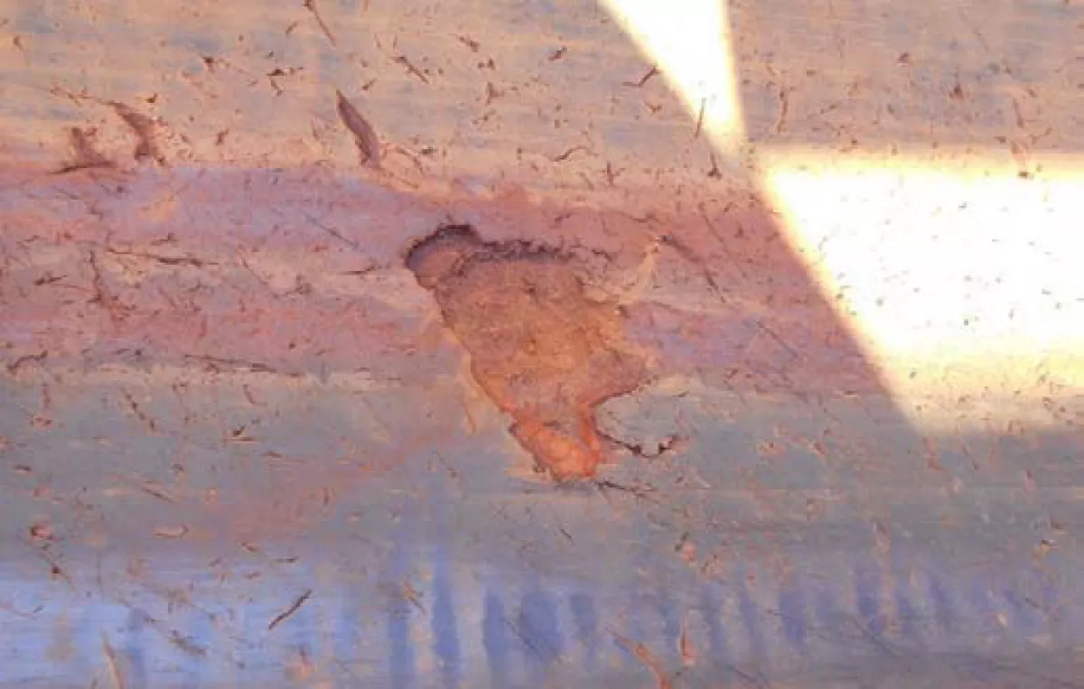 Fig. 17: Severe top cover damage.