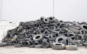 At ROTH International, the UNTHA XR3000C mobil-e processes scrap tyres of all kinds, from wheelbarrow to truck tyres
