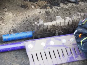 The prototype (top) compared with the new CFC cleaner (bottom). The finger elements can be easily replaced during operation.